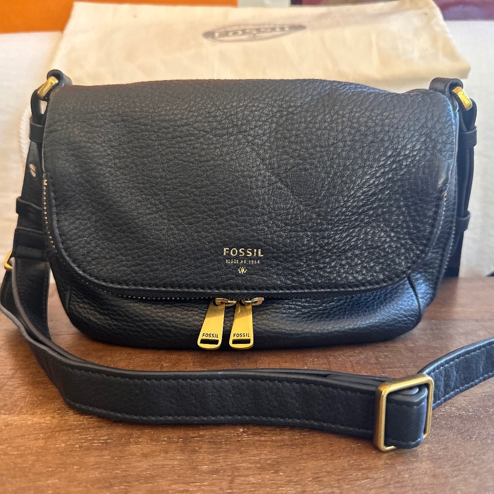 Fossil small black leather purse, crossbody or shoulder